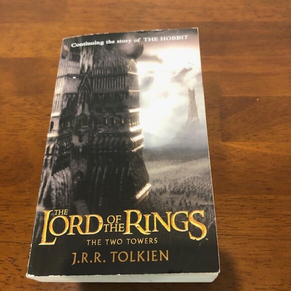 The Lord Of The Rings The Two Towers Paperback Pre-owned Book - Picture 1 of 10